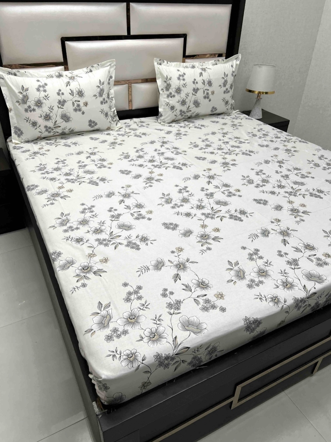 

Pure Decor Royal Passion White 300 TC Pure Cotton Queen Bedsheet Set-2.27 m x 2.55 m