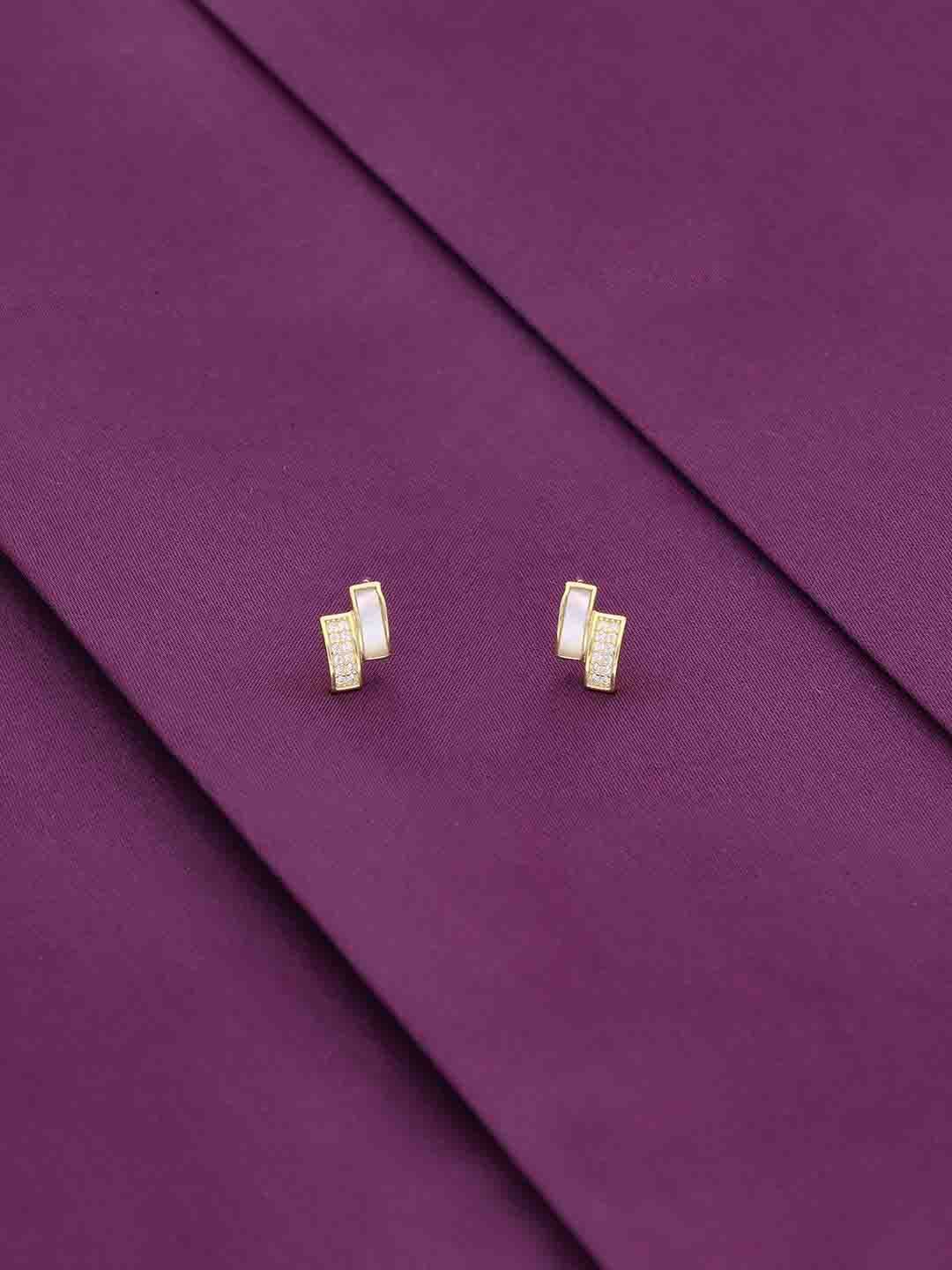

KAI JEWEL Contemporary Studs Earrings, Gold