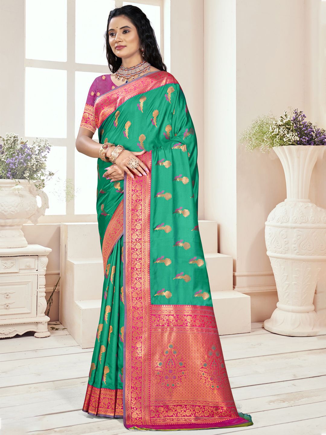 

SANGAM PRINTS Woven Design Zari Silk Blend Tussar Saree, Green