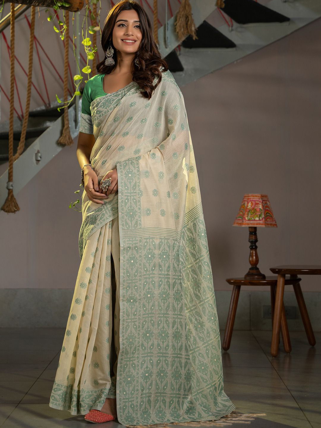 

ISHIKA FAB Woven Design Pure Cotton Jamdani Saree, Green
