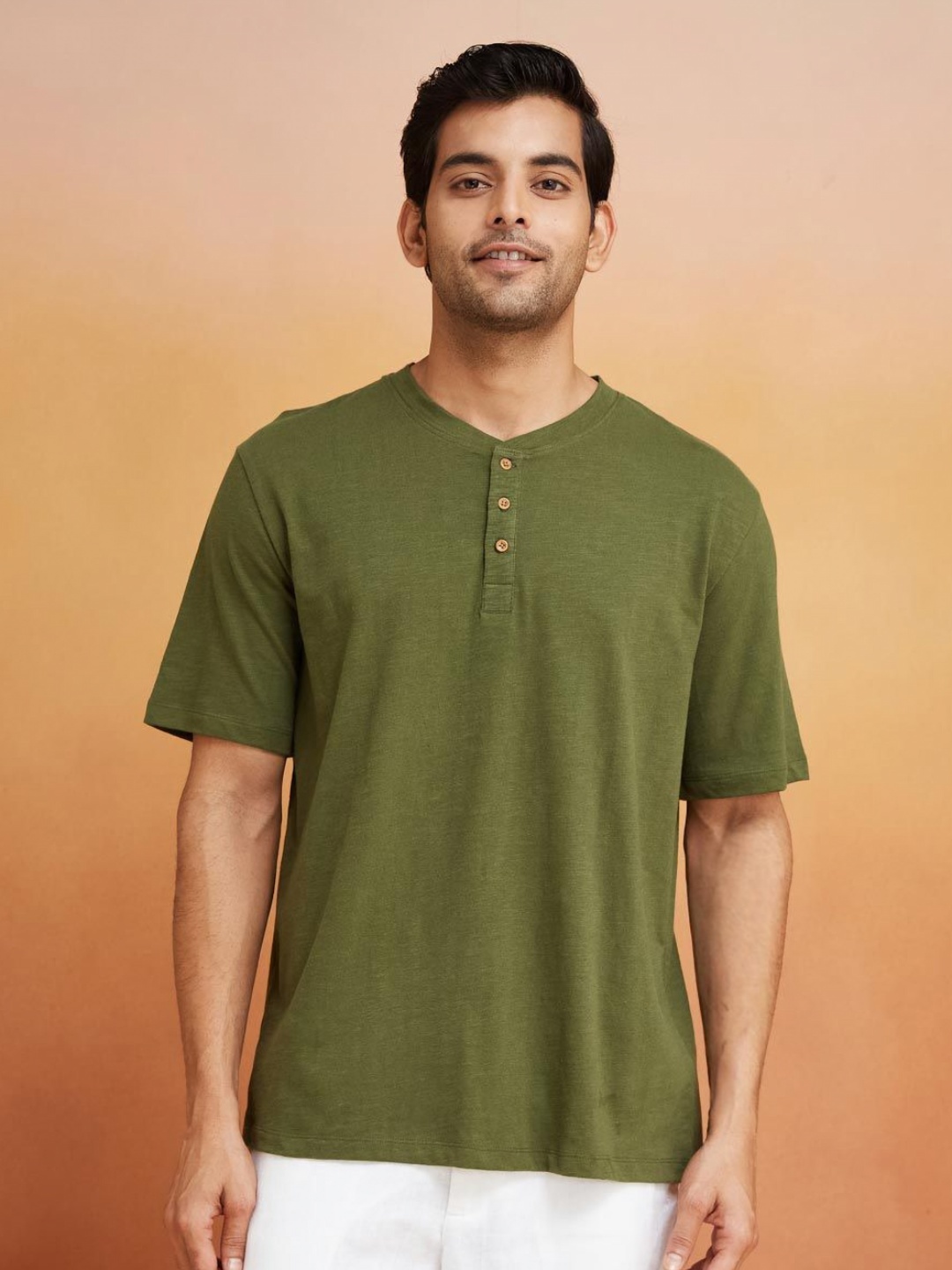 

Fabindia Men Henley Neck Pockets T-shirt, Green