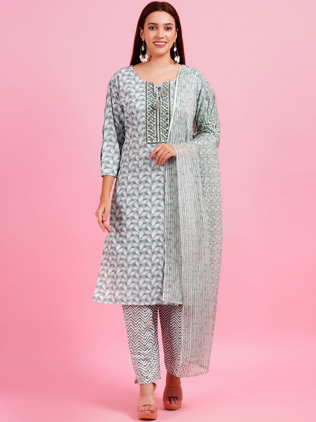 

HIGHLIGHT FASHION EXPORT Women Ethnic Motifs Printed Regular Zardozi Pure Cotton Kurta with Trousers & With, Grey