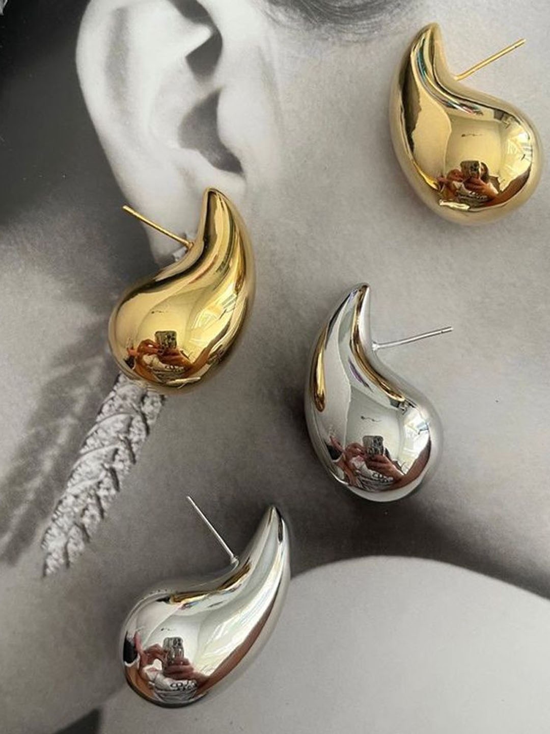 

Celestique Contemporary Studs Earrings, Gold