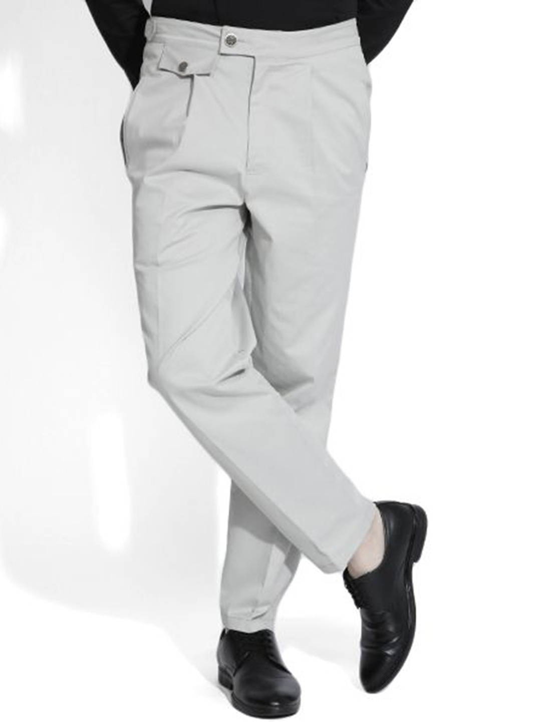 

SAMMYUKK Men Pleated Trousers, Grey
