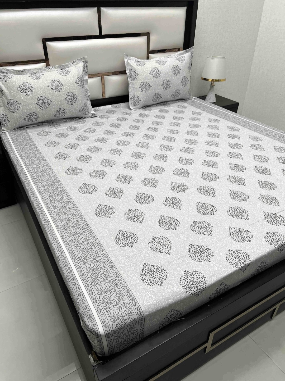 

Pure Decor Royal Passion Grey Printed Pure Cotton 350 TC Queen Bedsheet Set 2.54 x 2.26 m