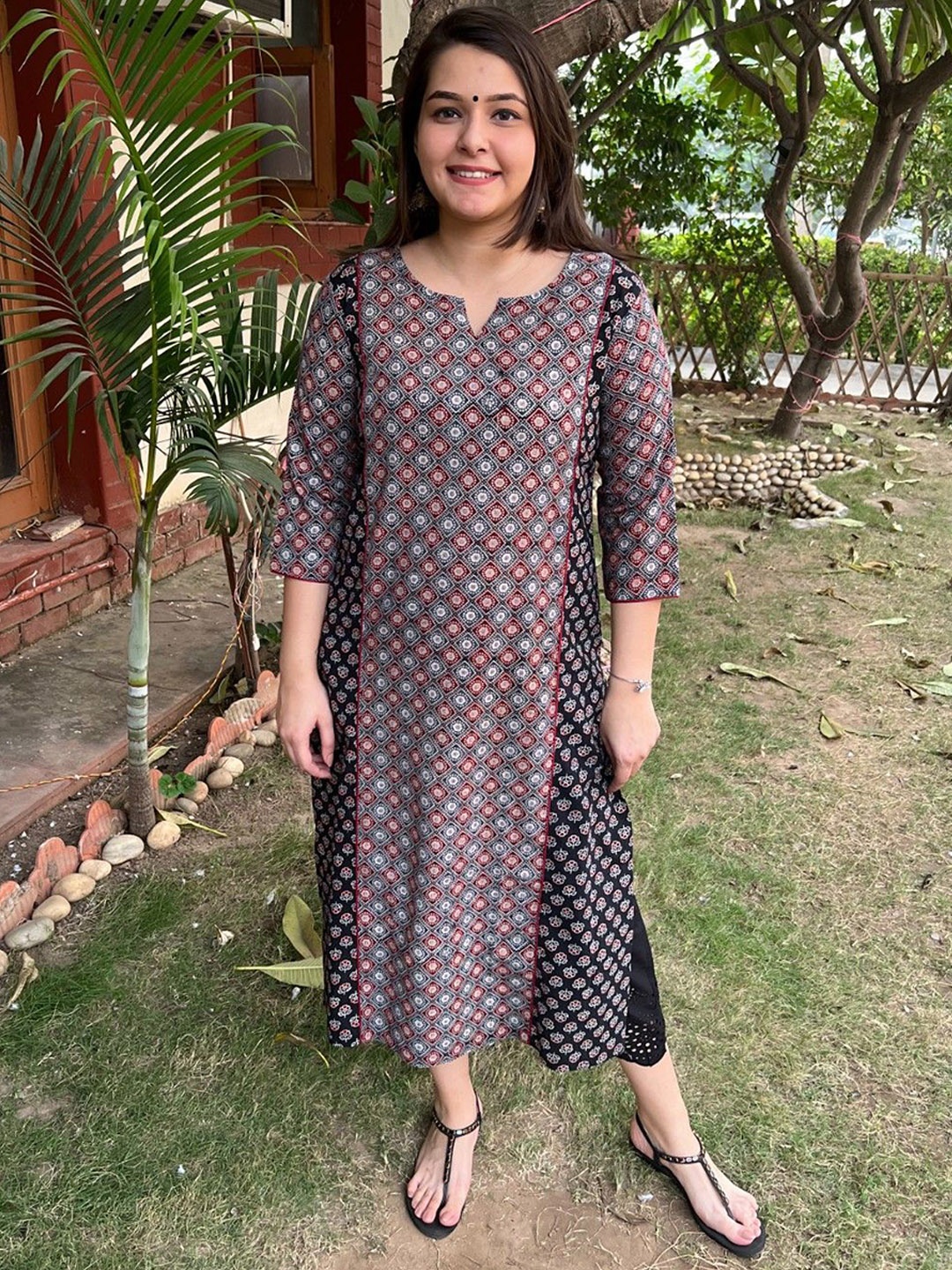 

Sanskritam Women Printed Kurta, Black
