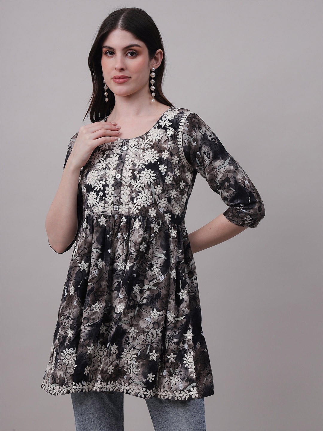 

STUNICS Embroidered Tunic, Black