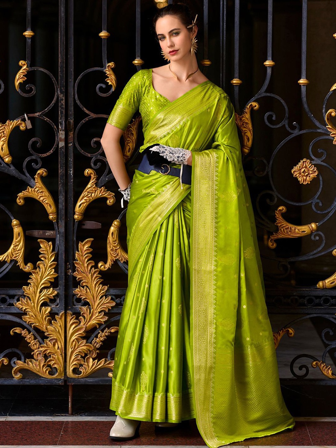 

Satrani Woven Design Zari Pure Silk Kanjeevaram Saree, Green