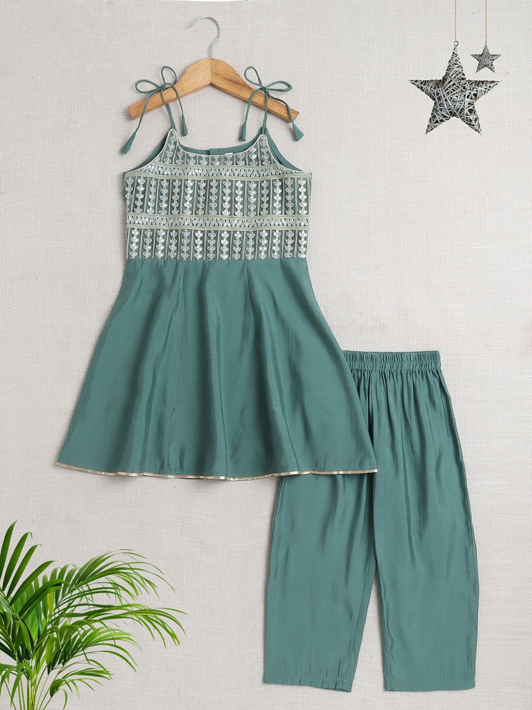 

The Magic Wand Girls Ethnic Motifs Embroidered Regular Sequinned Kurta with Trousers, Green