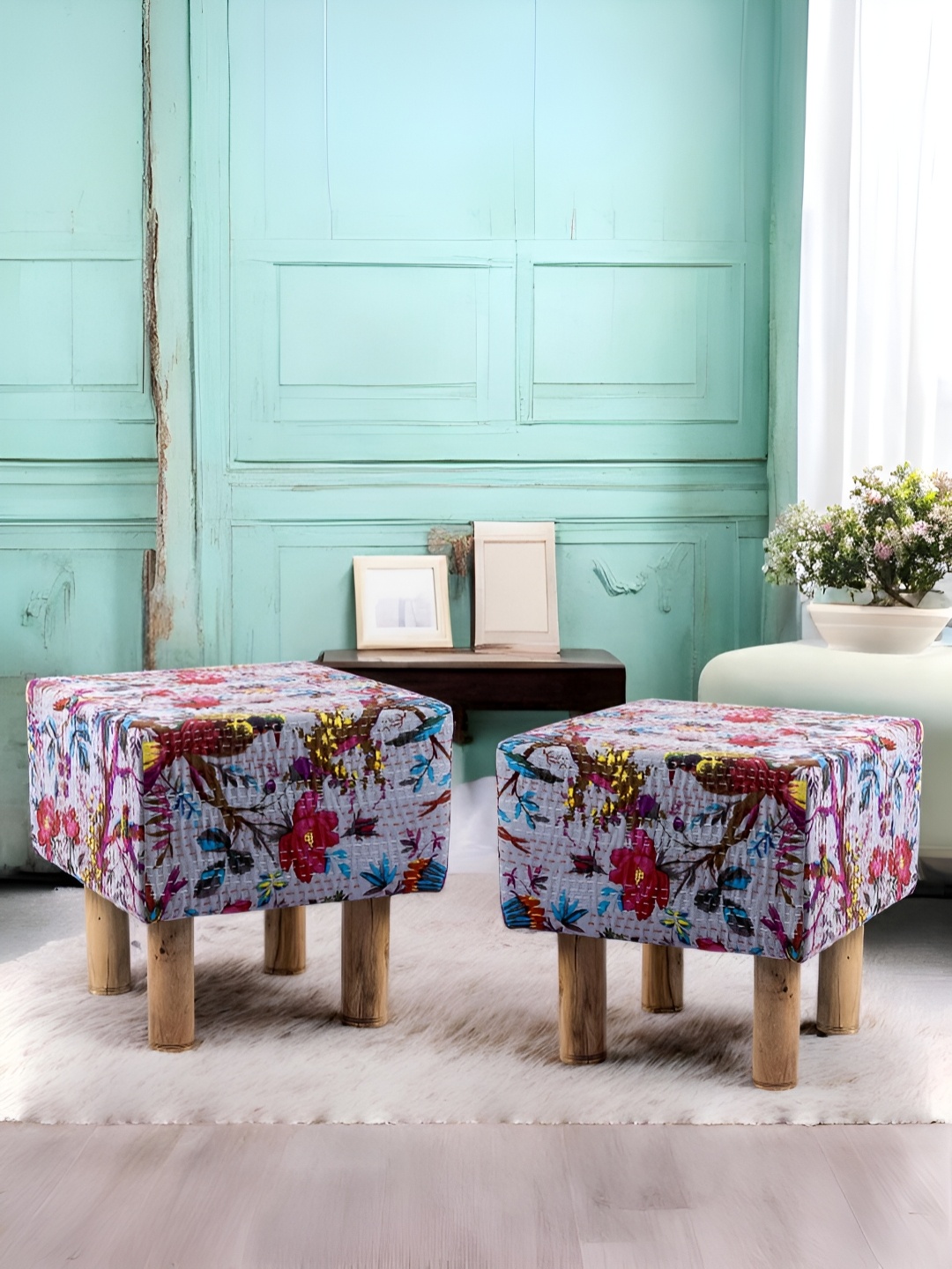 

Ikiriya 2-Pcs Grey & Pink Embroidered Square Ottoman