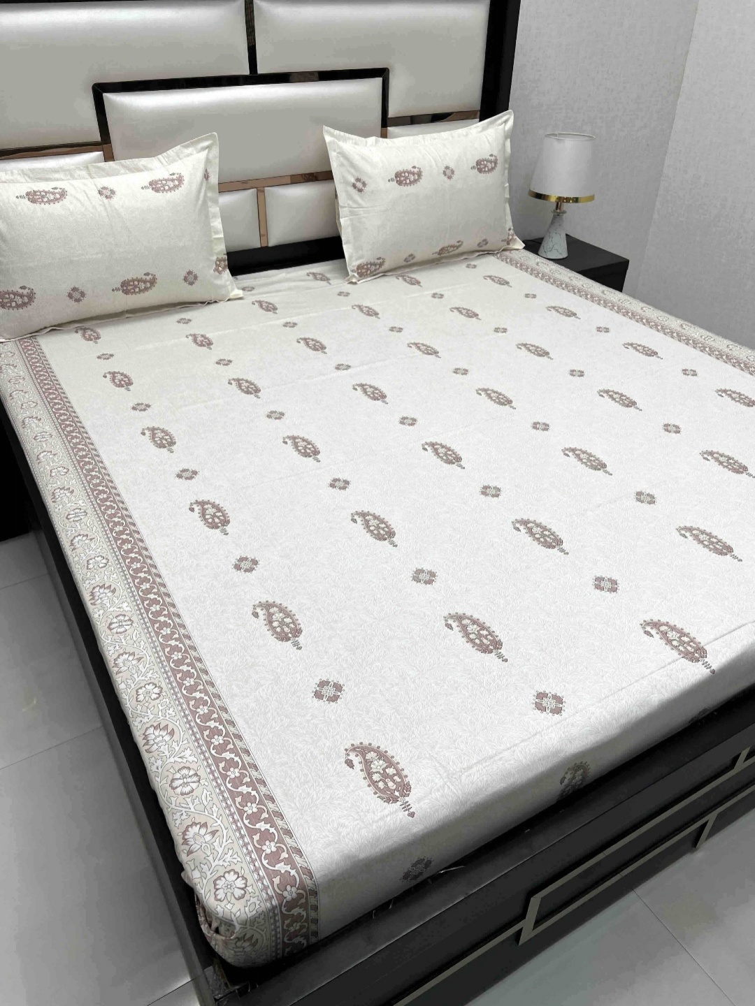 

Pure Decor Royal Passion White EthnicMotifs Cotton 230 TC Queen Bedsheet Set 2.25 x 2.57 m, Peach