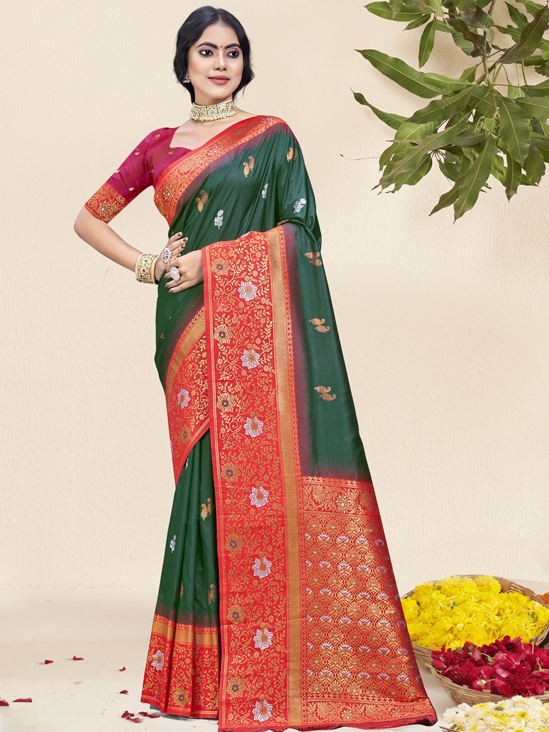 

SANGAM PRINTS Floral Zari Silk Blend Tussar Saree, Green