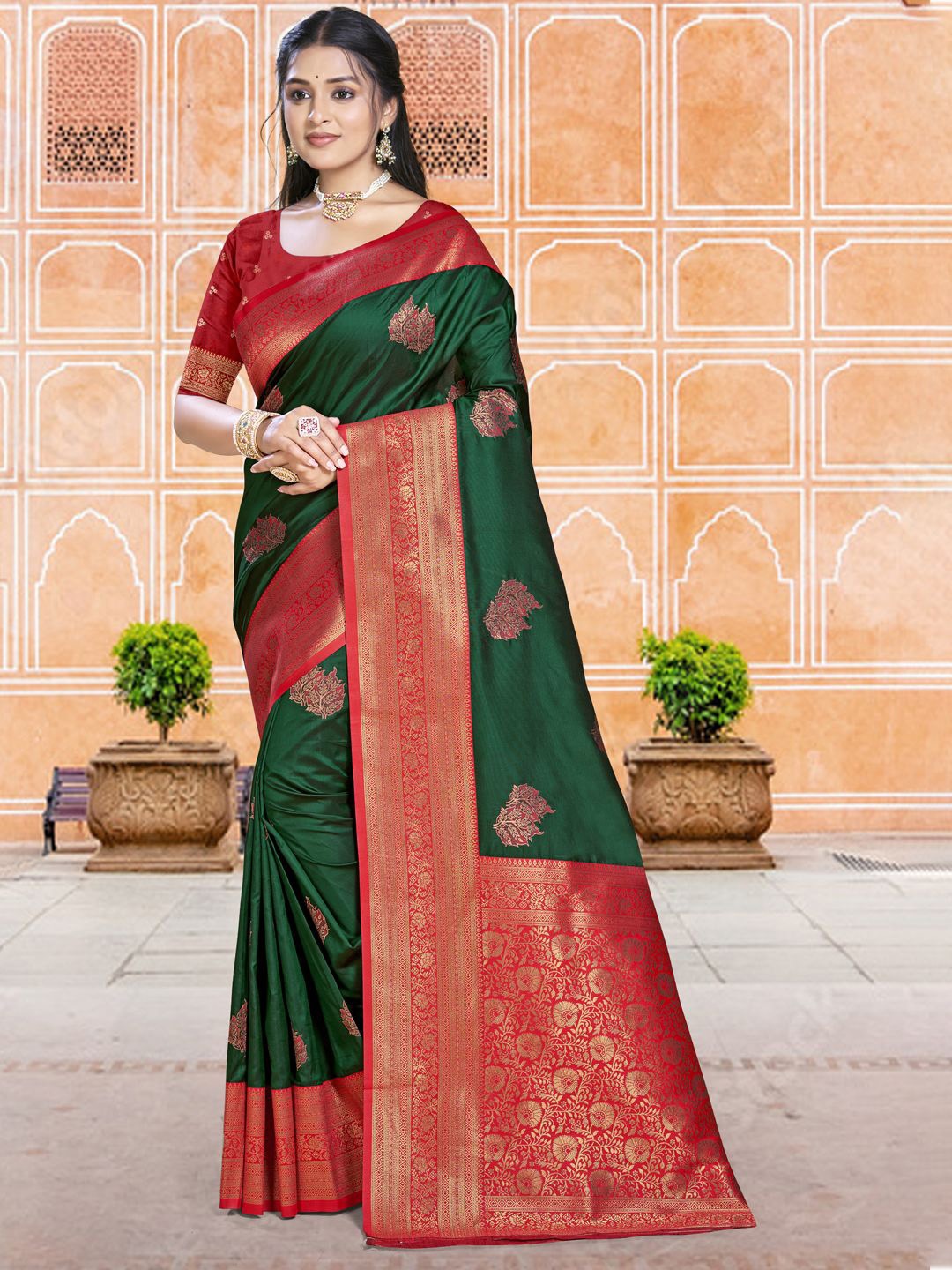 

SANGAM PRINTS Woven Design Zari Silk Blend Tussar Saree, Green