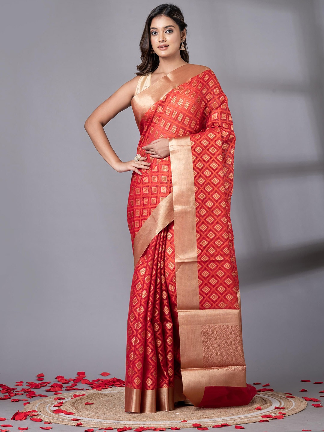 

VIBHAVARI Floral Zari Saree, Red