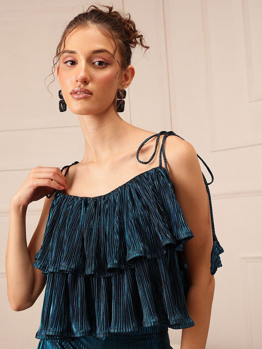

The Roadster Lifestyle Co Shoulder straps Crop Top, Blue