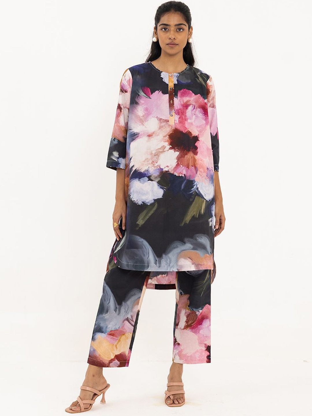 

THR3Letter Floral Printed Round Neck Three-Quarter Sleeves Top With Trouser, Pink