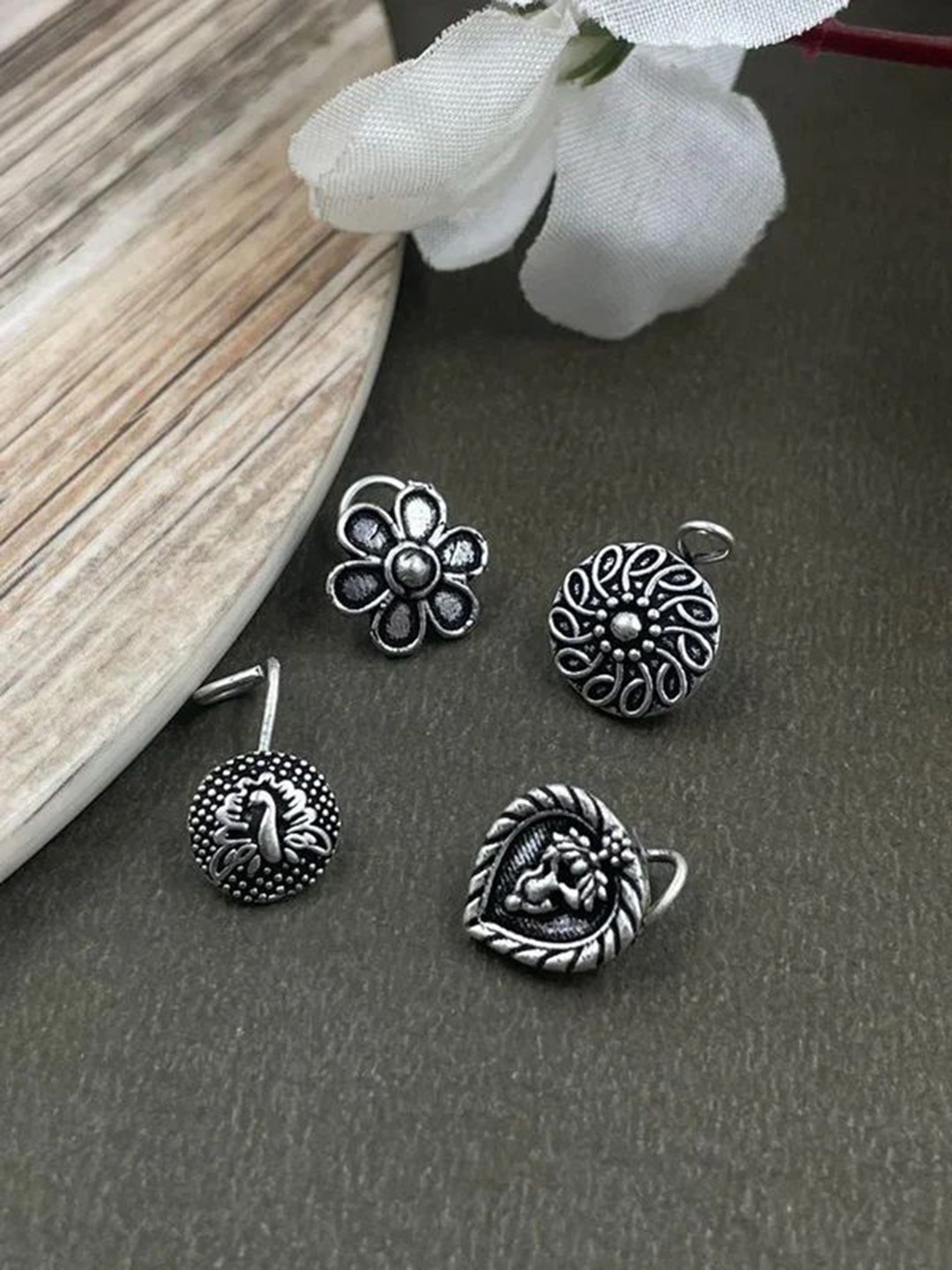 

NAMAN ARTS Set Of 4 Silver-Plated Oxidised Stud Nosepins