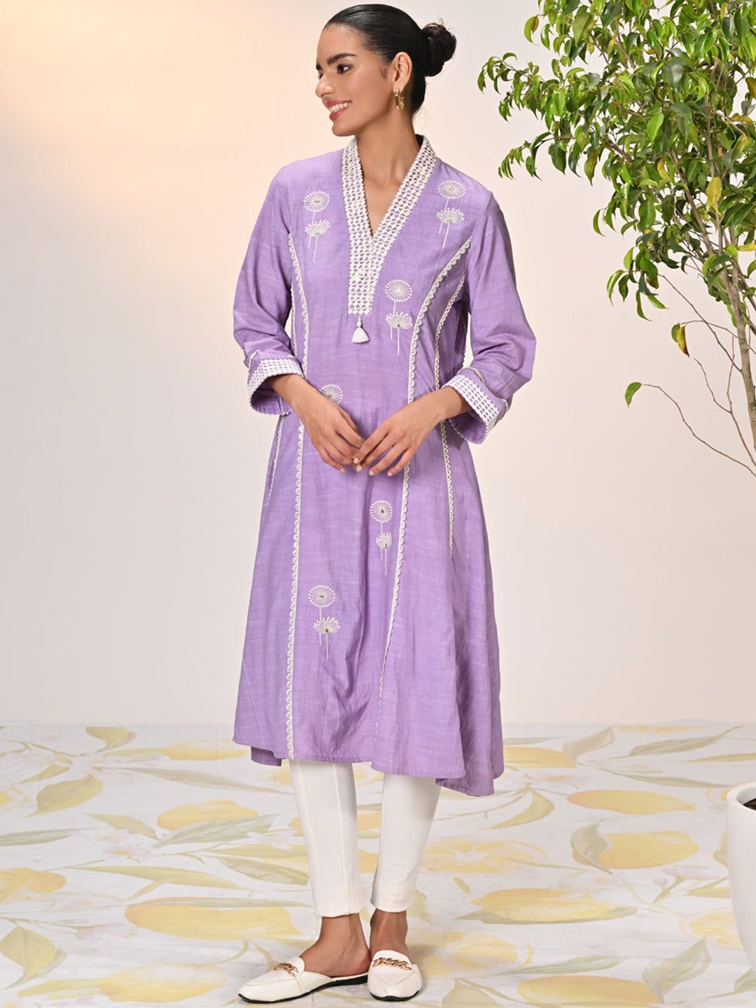

Lakshita Women Embroidered Thread Work Kurta, Purple
