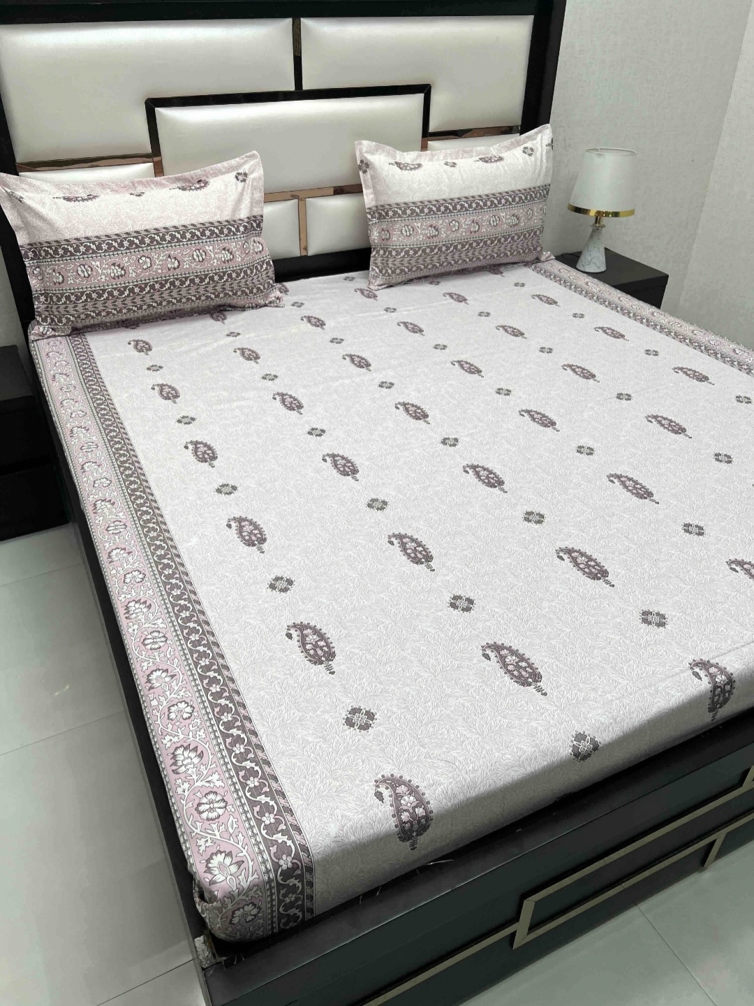 

Pure Decor Royal Passion Pink EthnicMotifs Cotton 220 TC Queen Bedsheet Set 2.28 x 2.56 m