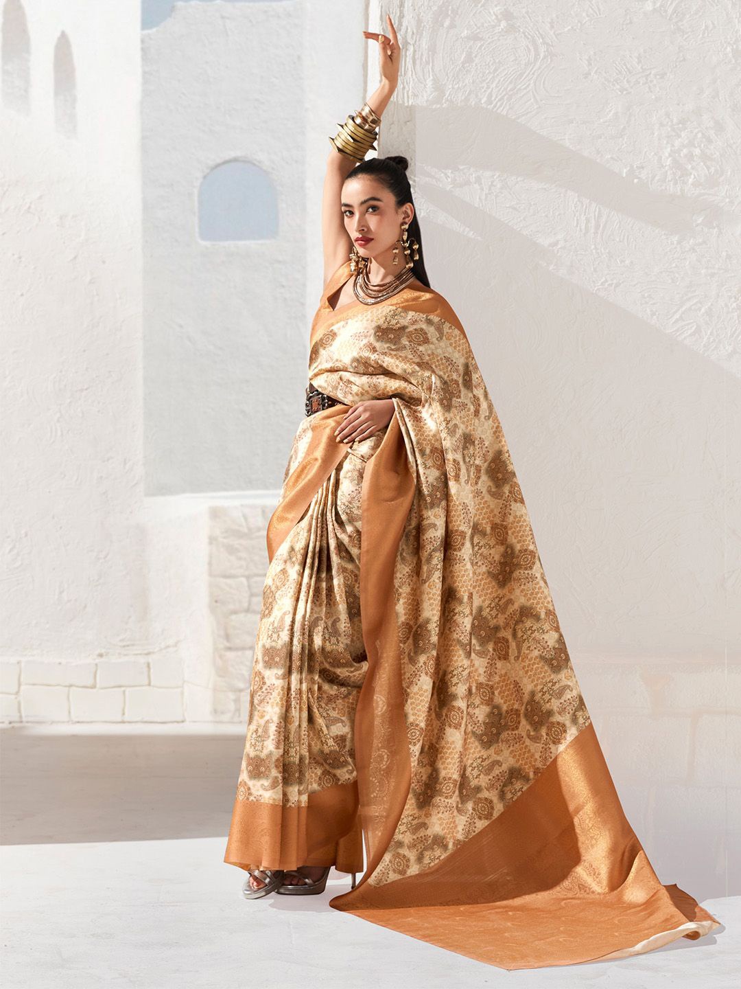 

Anouk Woven Design Zari Silk Blend Sungudi Saree, Beige