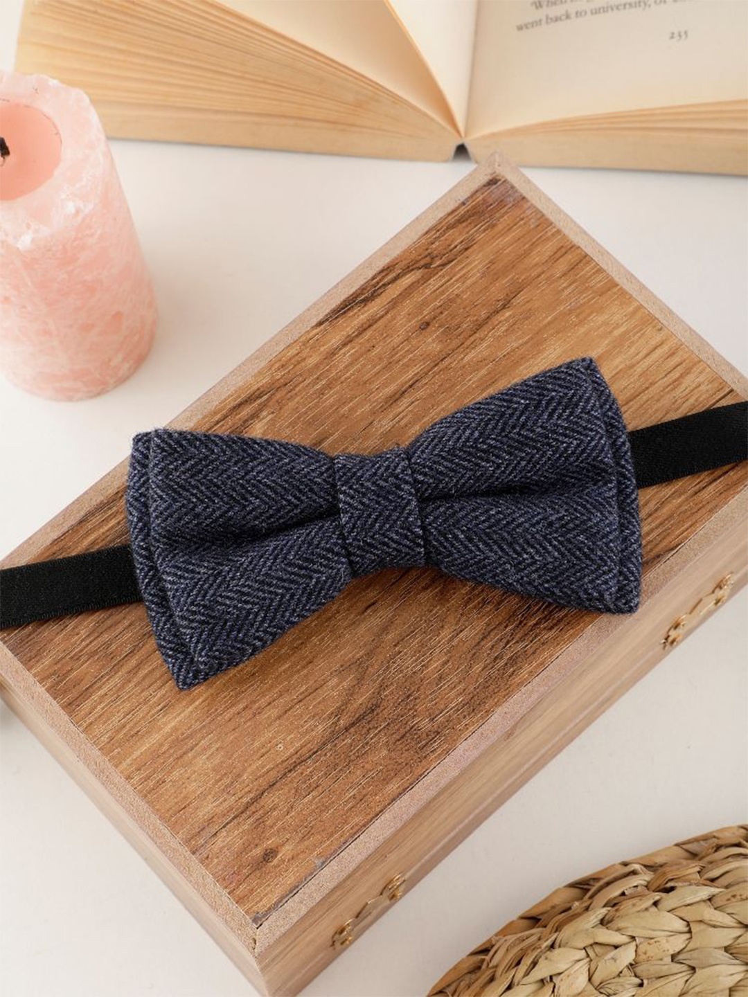 

Alvaro Castagnino Men Woven Design Bow Tie, Blue