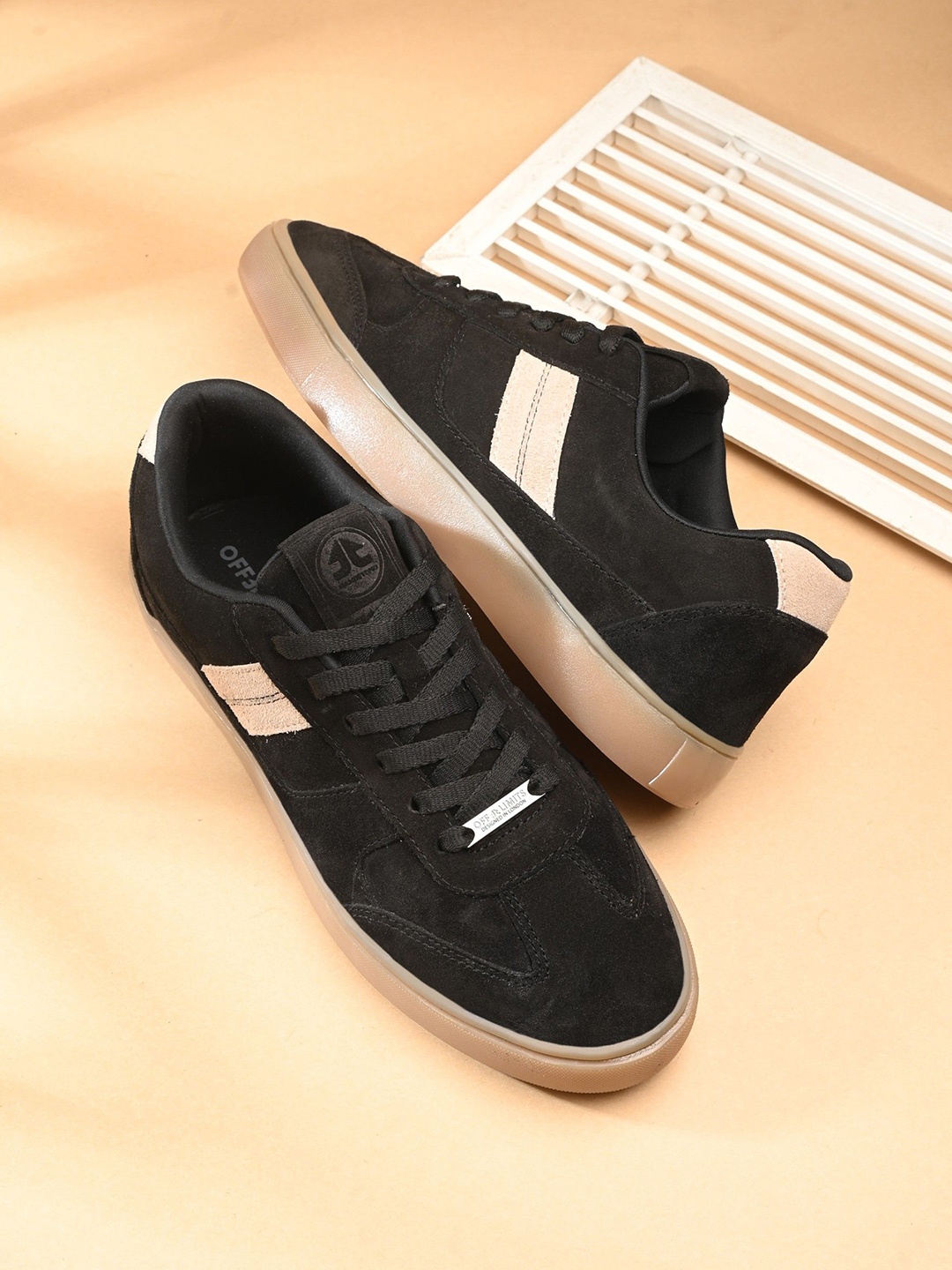 

OFF LIMITS Men Colourblocked Leather Sneakers, Black