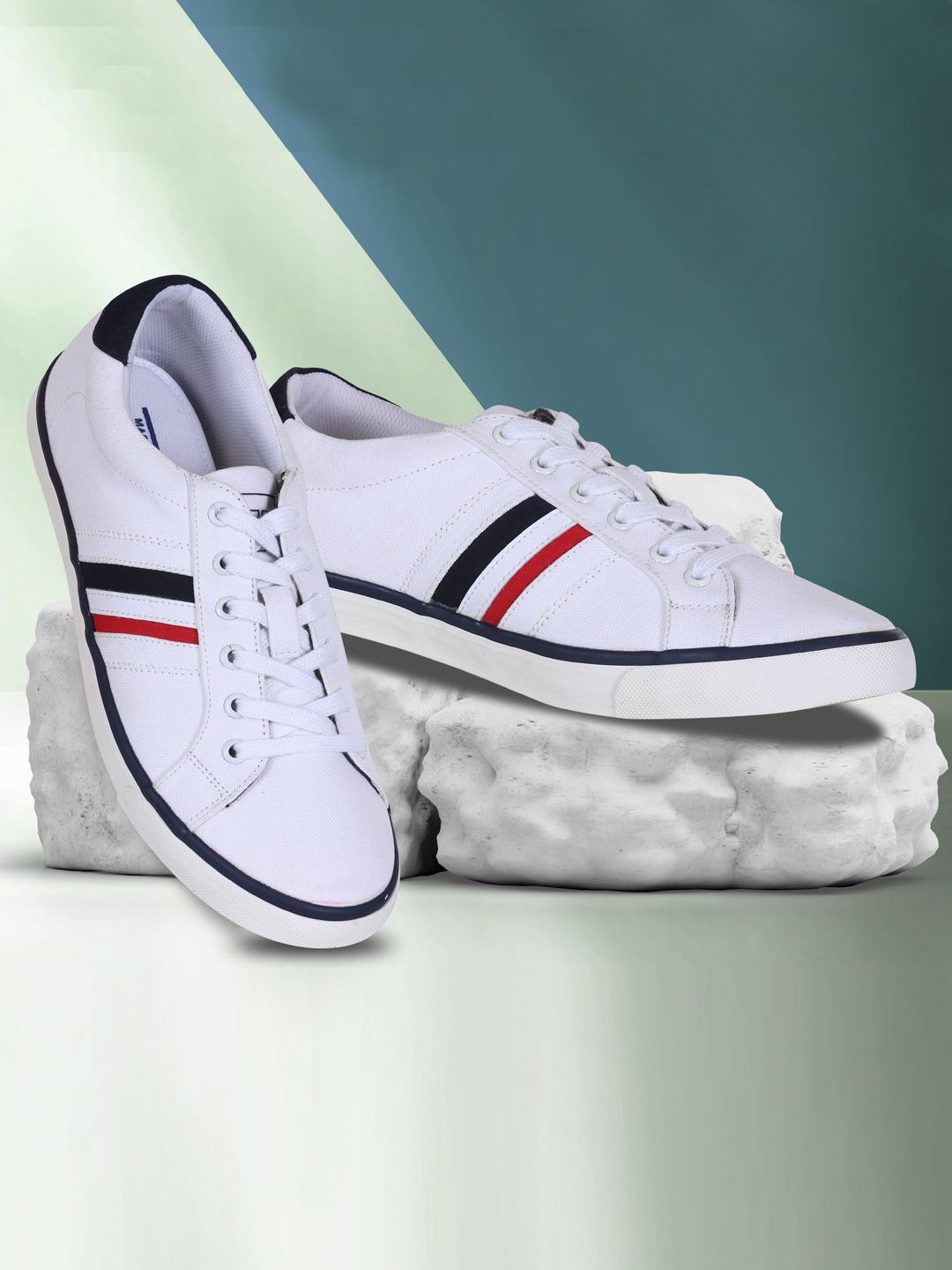 

Mast & Harbour Men Colourblocked Round Toe Sneakers, White
