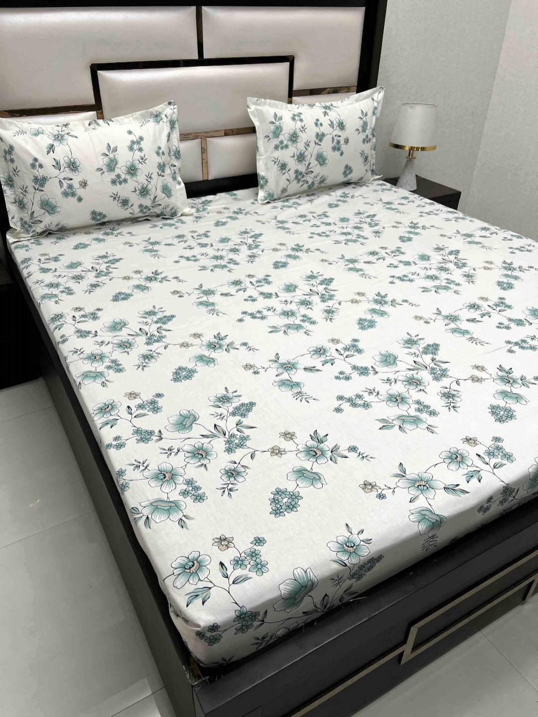 

Pure Decor Royal Passion White Floral Cotton 330 TC Queen Bedsheet Set 2.26 m x 2.56 m