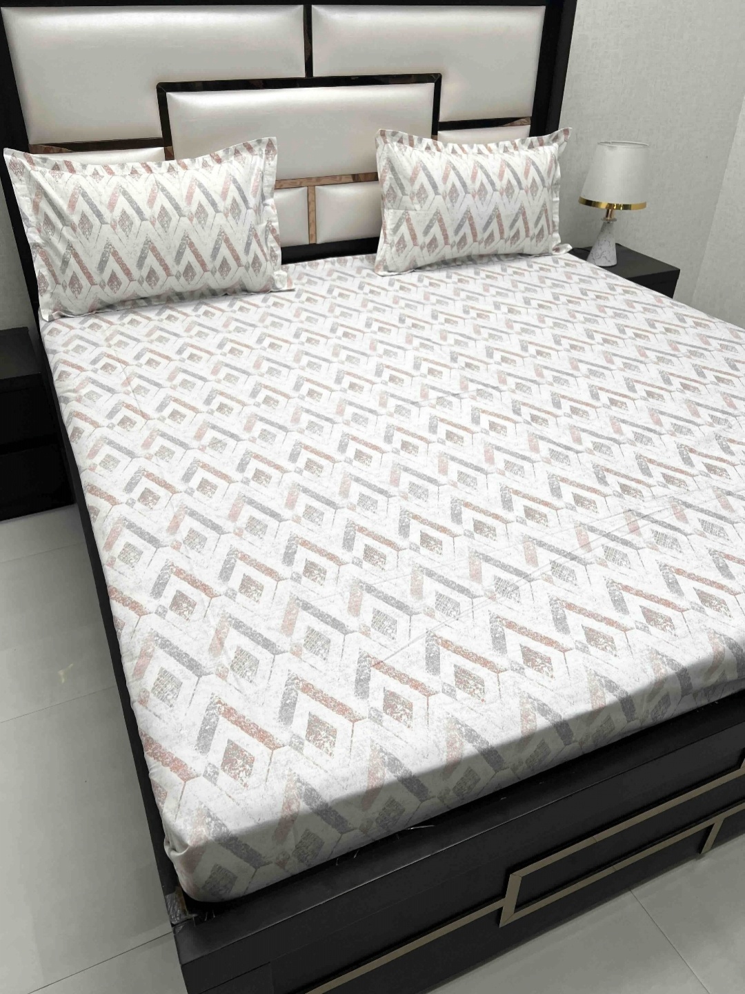

Pure Decor Royal Passion Pink 240 TC Pure Cotton Queen Bedsheet Set-2.27 m x 2.55 m, White