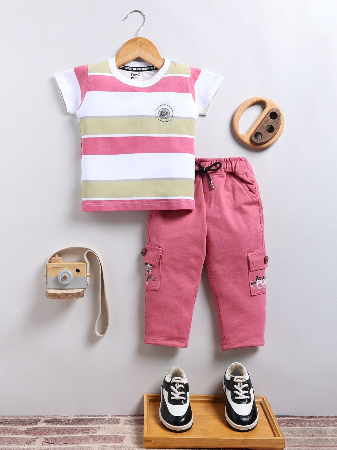 

Toonyport Boys Striped T-shirt with Trousers, Pink