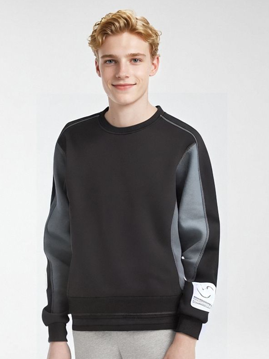 

StyleCast x Revolte Men Colourblocked Sweatshirt, Black