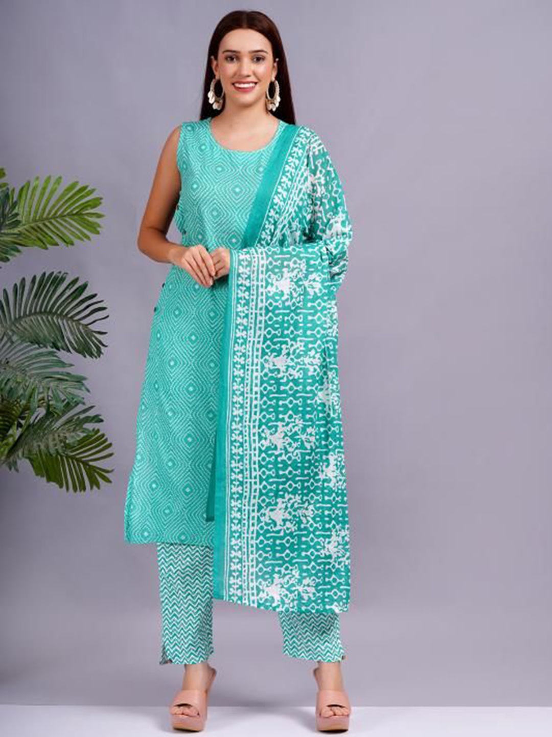 

HIGHLIGHT FASHION EXPORT Women Bandhani Printed Regular Pure Cotton Kurta with Trousers & With Dupatta, Sea green