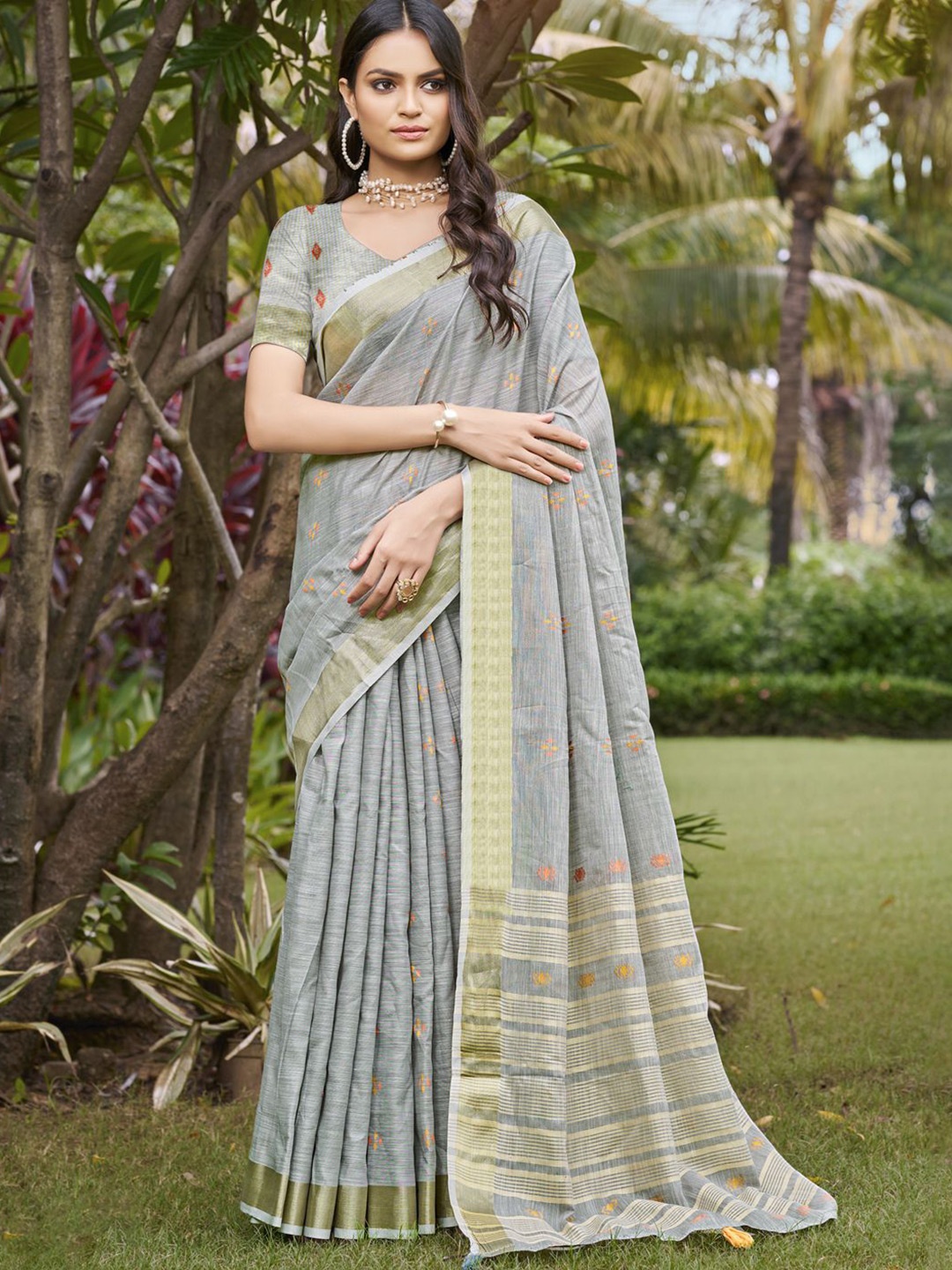 

SANGAM PRINTS Woven Design Zari Tussar Saree, Grey