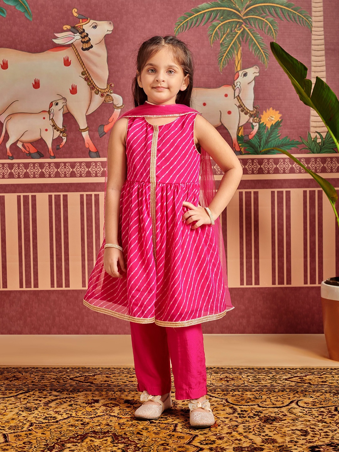 

MASTARANG Lehariya Pink Kurta And Pant With Net Duppata, Fuchsia