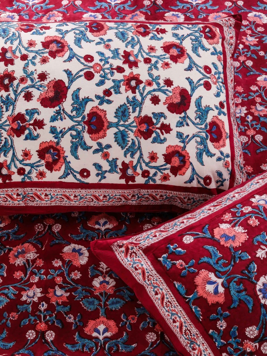 

SHAHENAZ Maroon & White Floral 120 TC King Bedsheet with 2 Pillow Covers