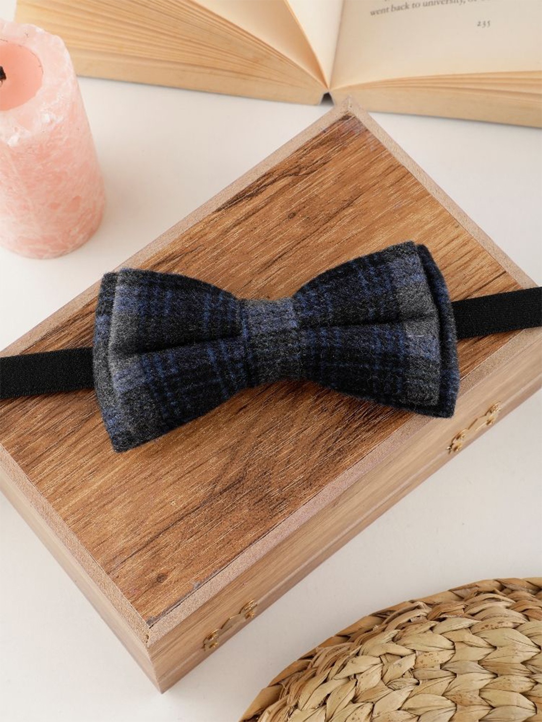 

Alvaro Castagnino Men Woven Design Bow Tie, Blue