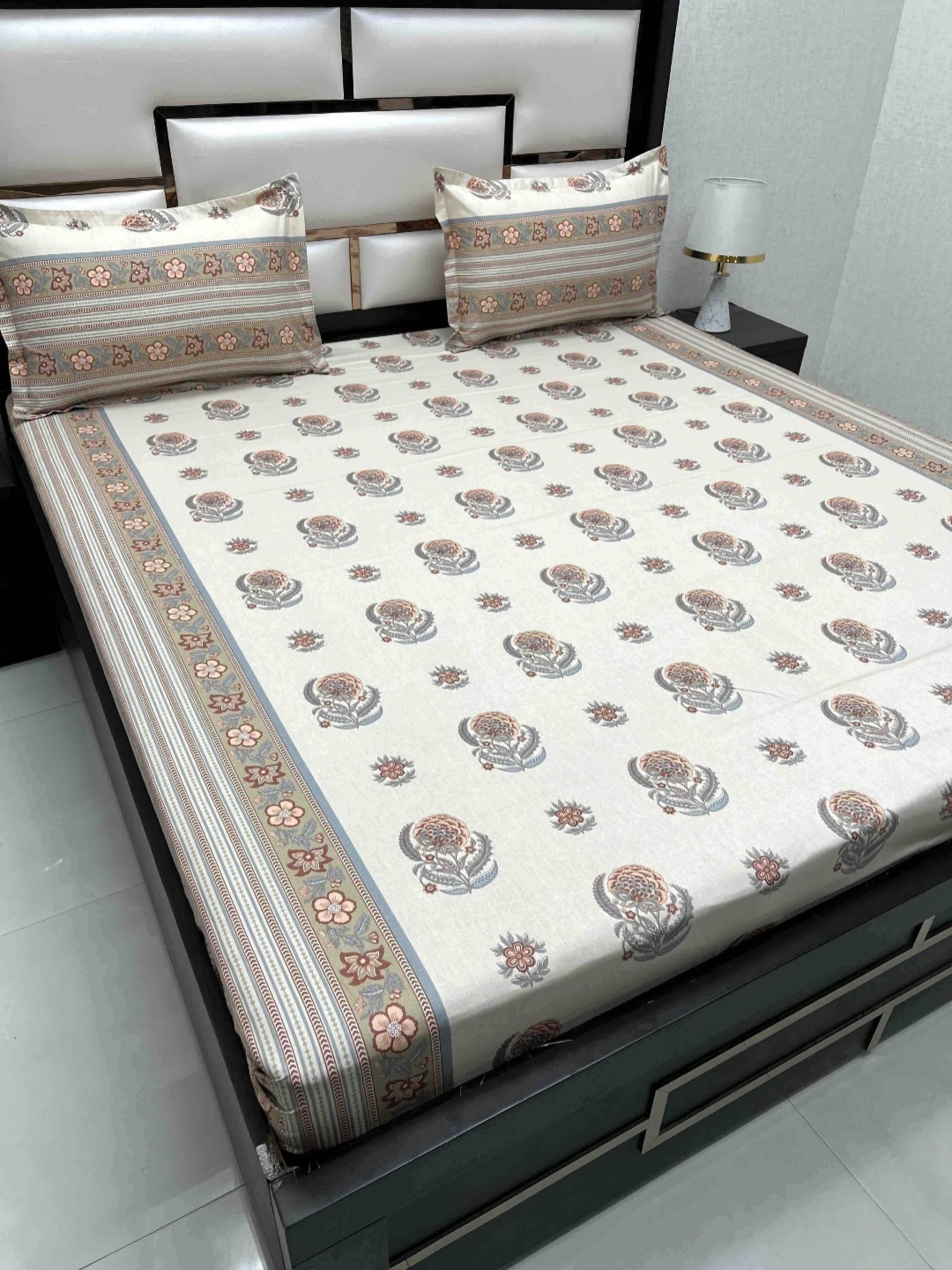 

Pure Decor Royal Passion Grey 220 TC Pure Cotton Queen Bedsheet Set-2.27 m x 2.55 m, Cream