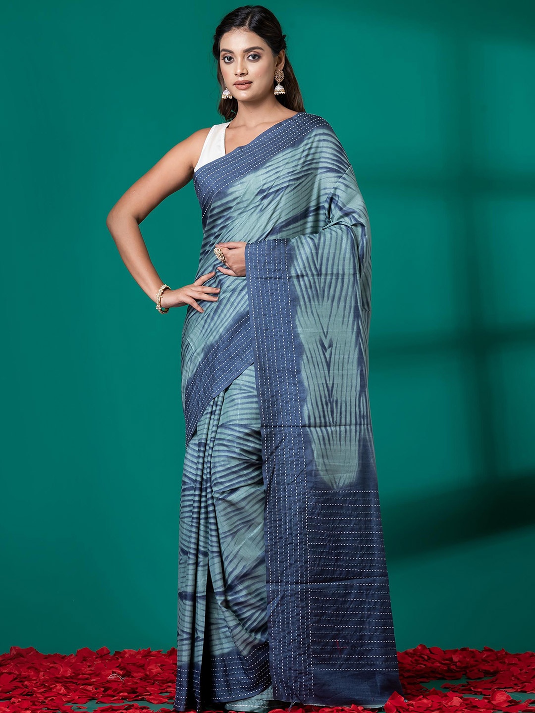 

VIBHAVARI Silk Blend Fusion Saree, Green