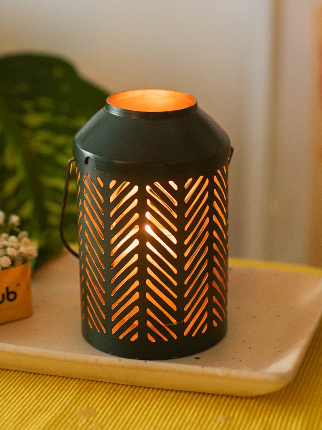 

10club Gold-Toned & Green Candle Holder