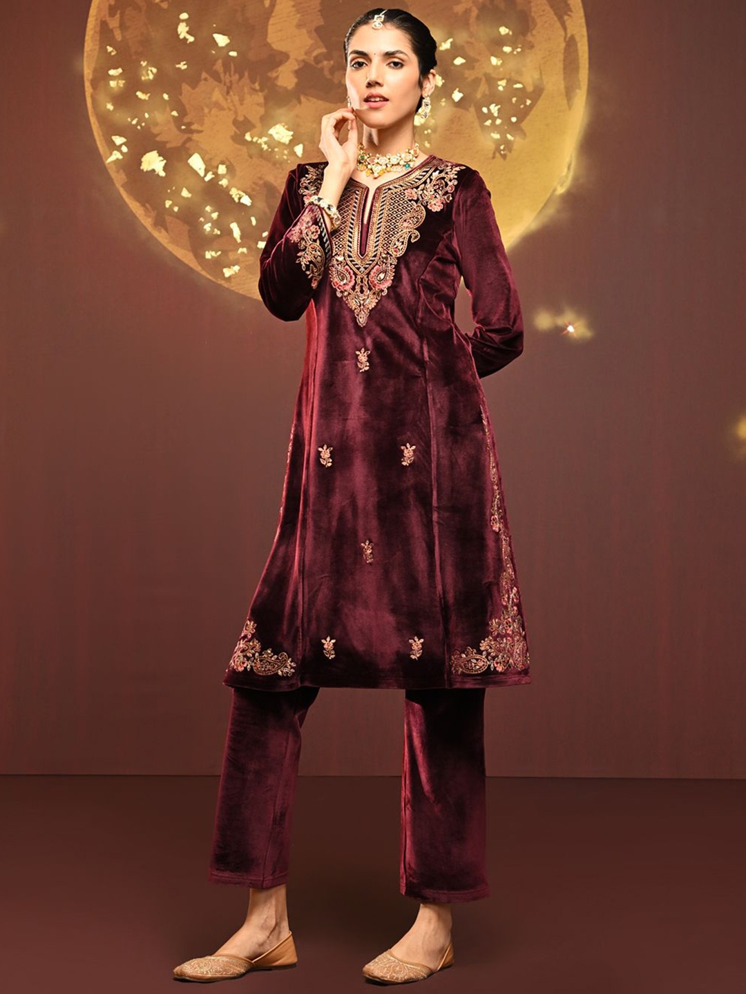 

Lakshita Women Floral Embroidered Regular Thread Work Velvet Kurta with Trousers, Maroon
