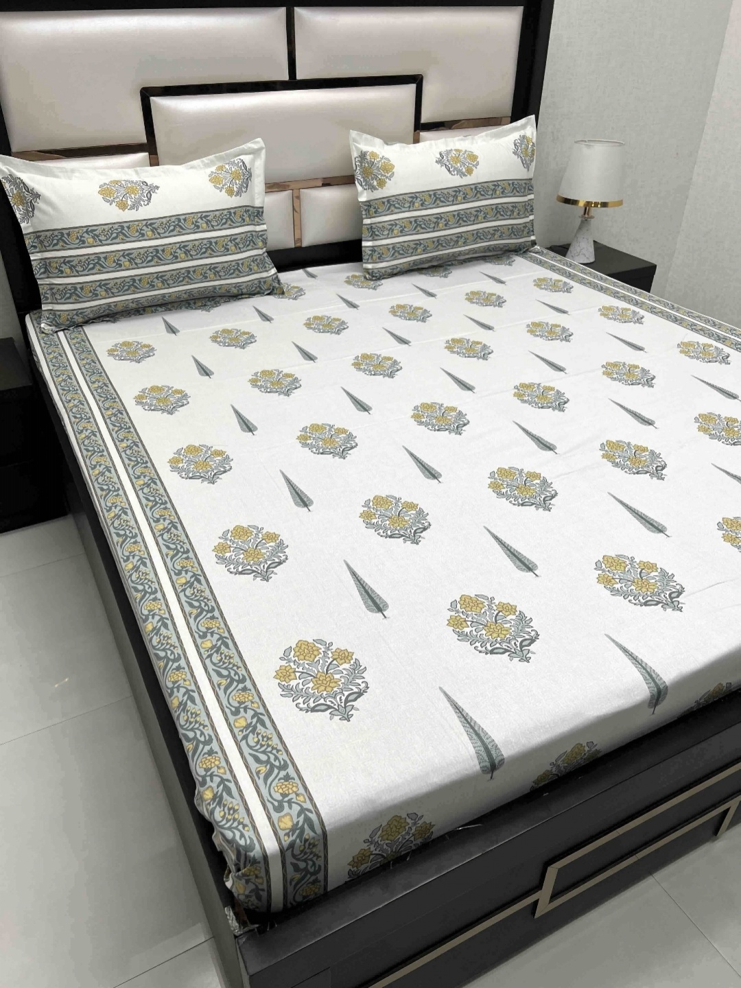 

Pure Decor Royal Passion Green 300 TC Pure Cotton Queen Bedsheet Set-2.27 m x 2.55 m