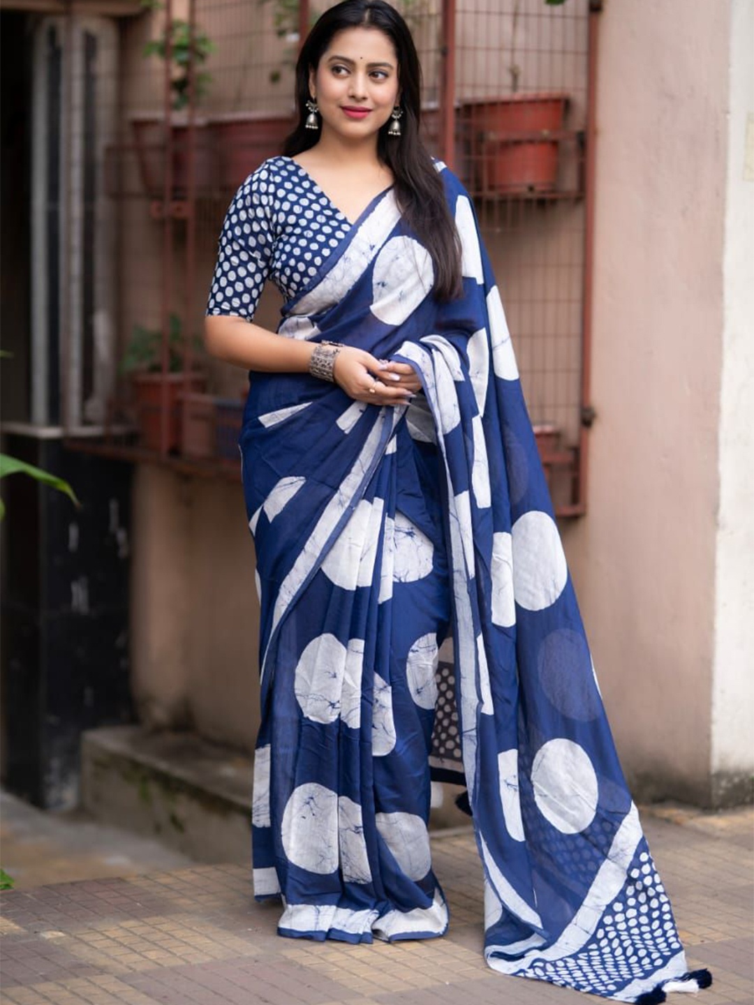 

STAVA CREATION Polka Dot Pure Cotton Chanderi Saree, Navy blue