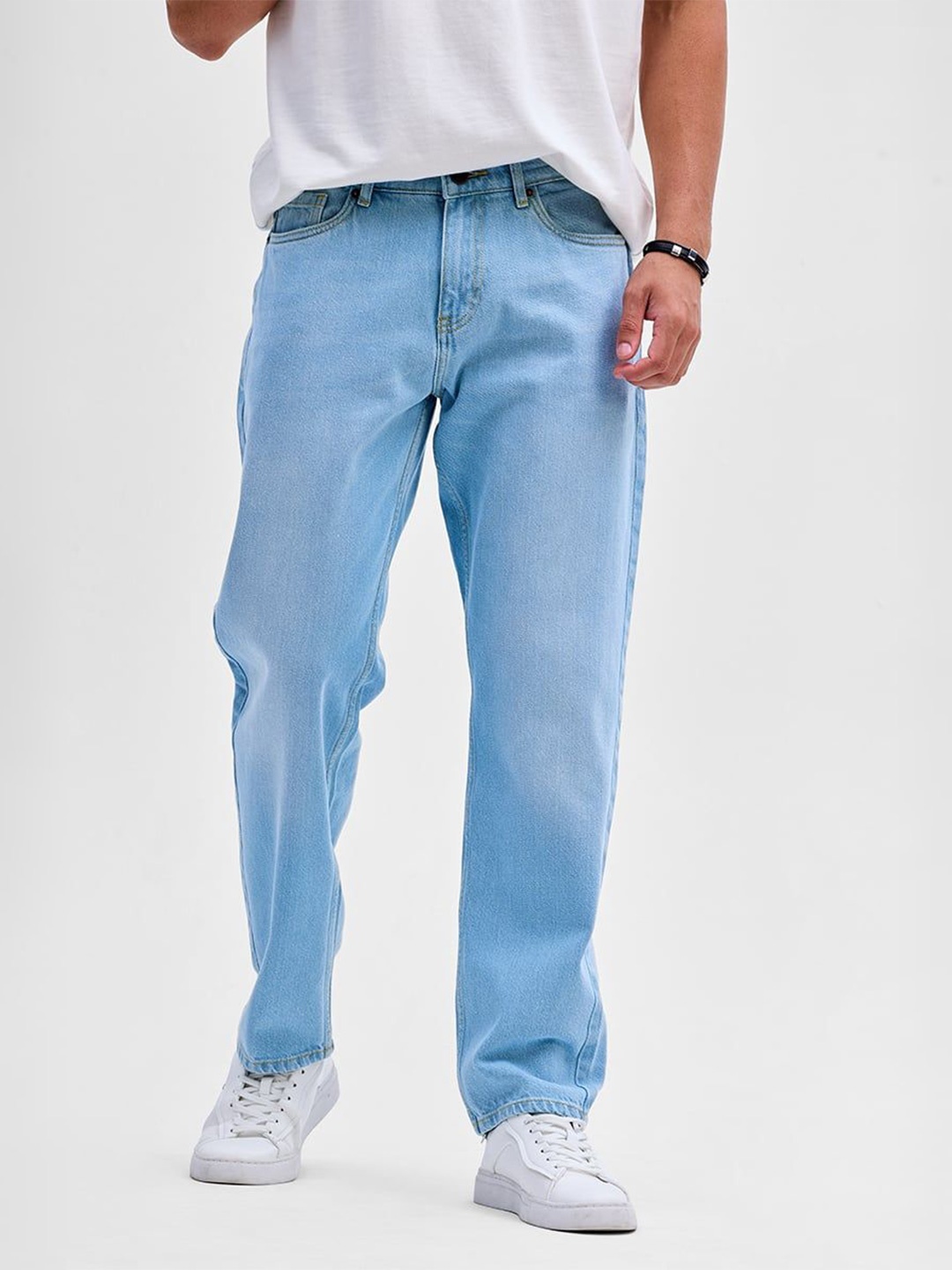 

Snitch Men Loose Relaxed Fit Light Fade Stretchable Jeans, Blue