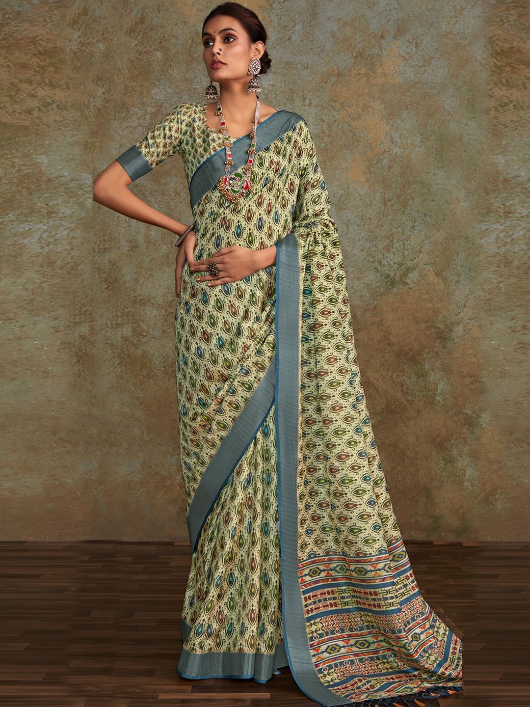 

Satrani Woven Design Embroidered Pure Silk Sungudi Saree With Blouse piece, Grey
