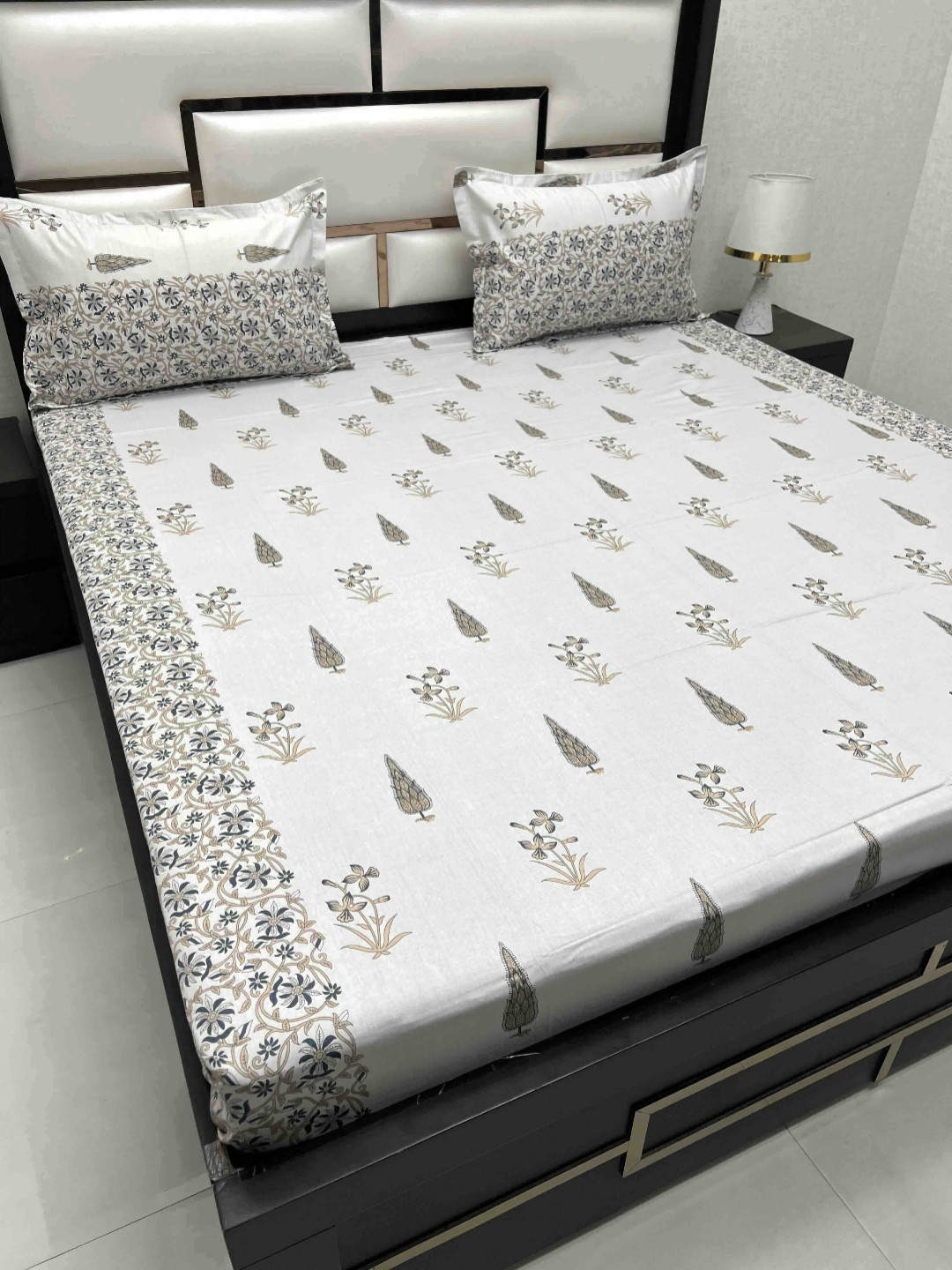 

Pure Decor Royal Passion Grey Ethnic Motifs Cotton 250 TC Queen Bedsheet Set 2.25 x 2.55 m