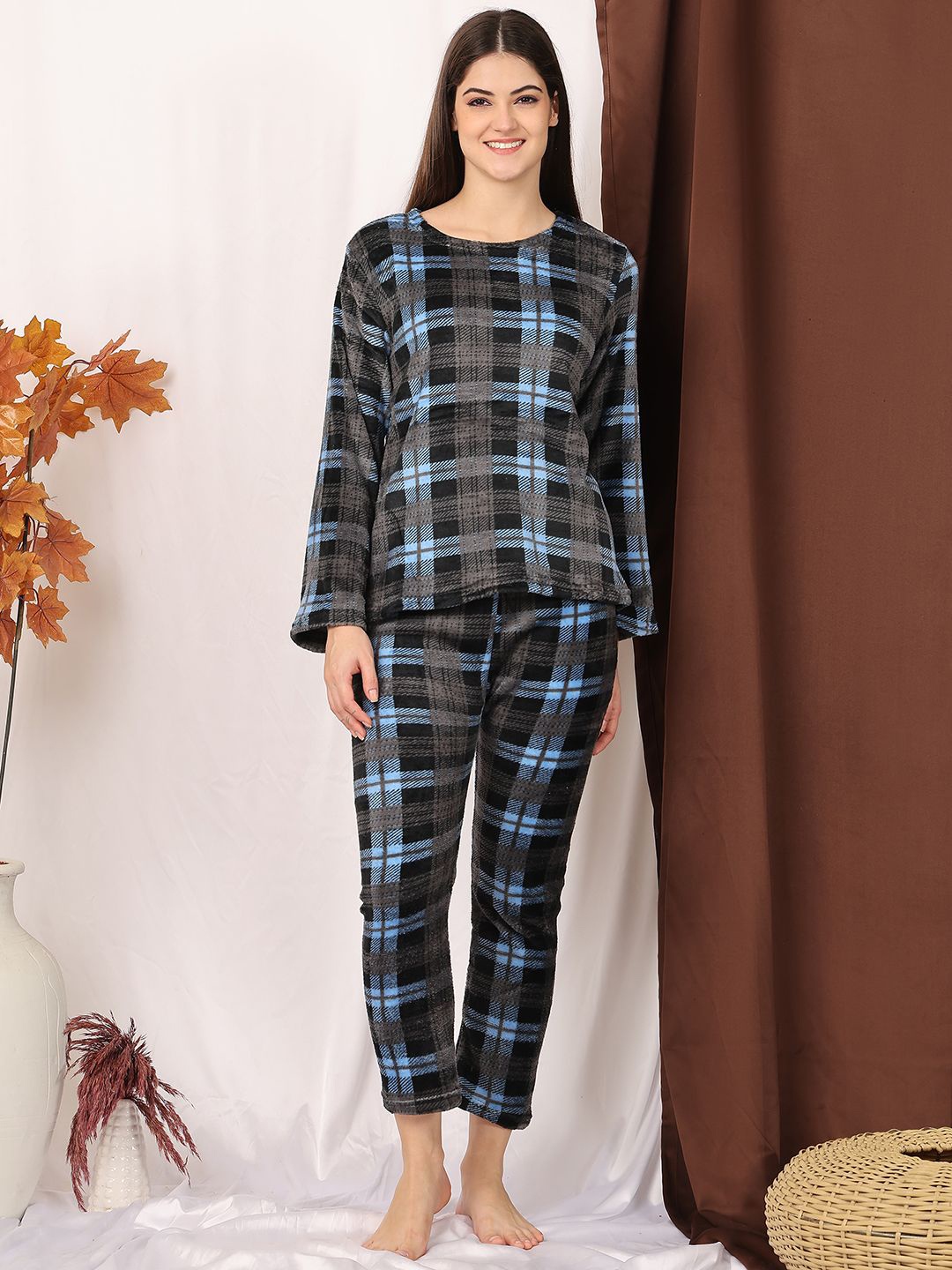 

NEUDIS Women Checked Night suit, Grey