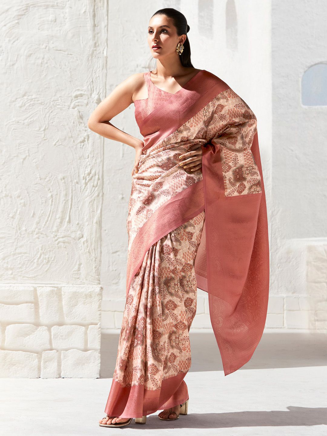 

Anouk Woven Design Zari Silk Blend Sungudi Saree, Pink