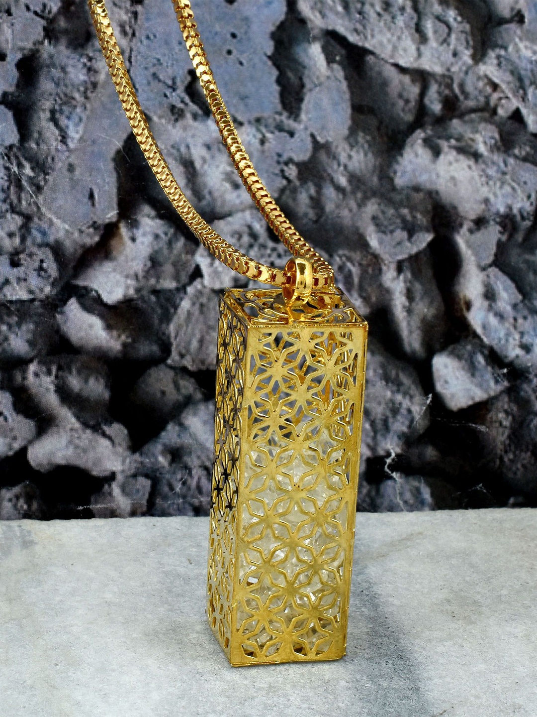 

MEMOIR Gold-Plated Square Pendants with Chains