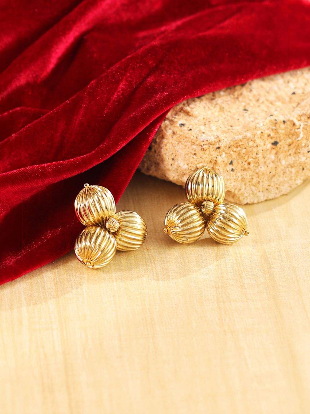 

KPOP Contemporary Studs Earrings, Gold