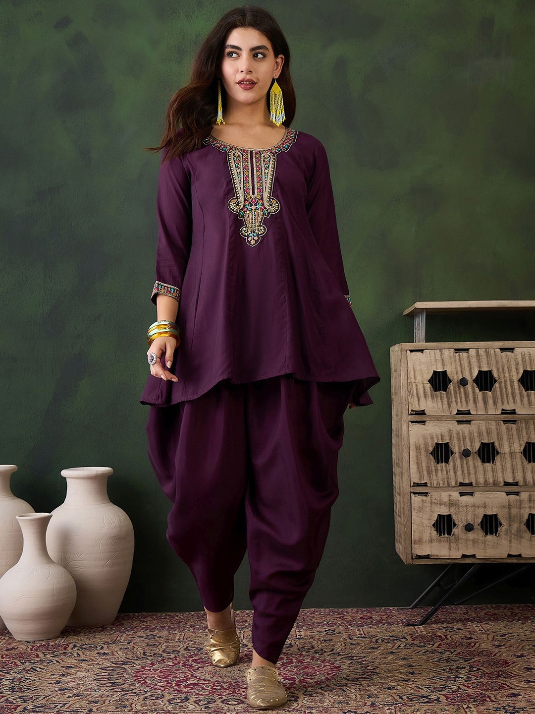 

Sangria Embroidered Kurta & Dhoti Pant Kurta Set, Purple